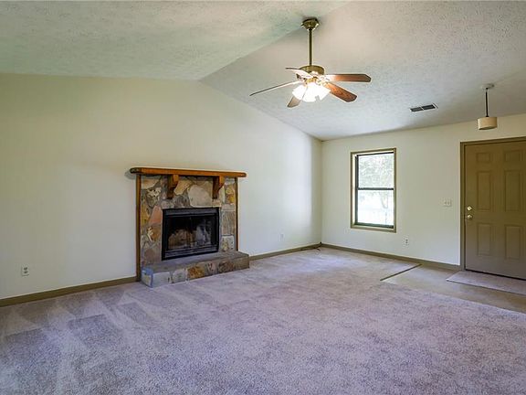 5th image of 2665 Deerfield Cir SW