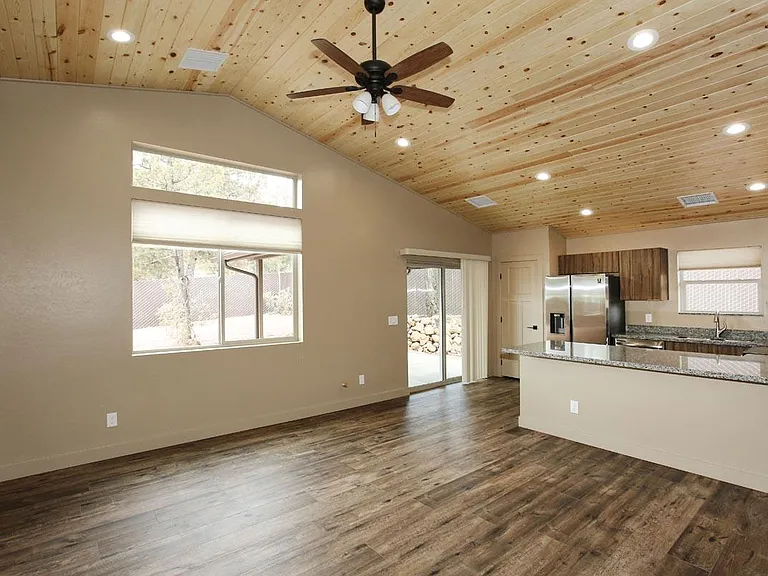 5851 Dilly Ln — Photo 3