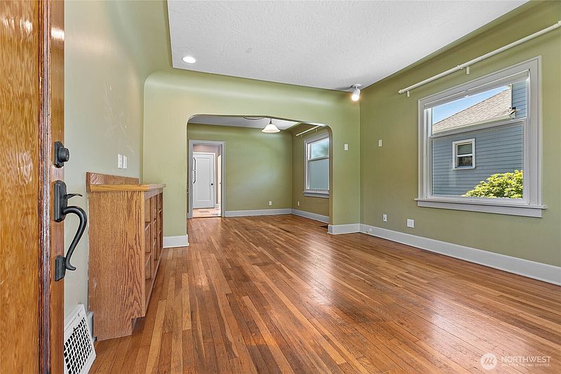 2nd image of 1912 Mill Avenue