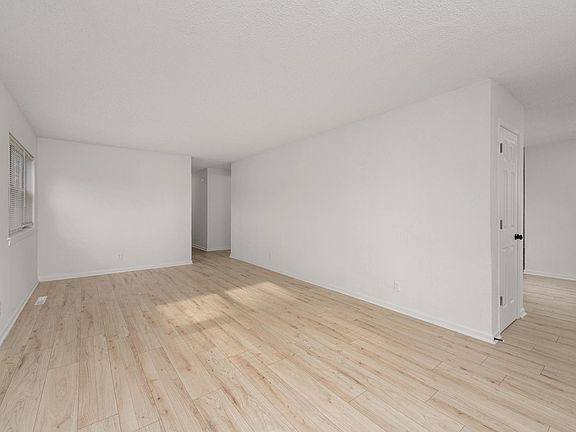 4th image of 539 N Summitlawn Ln