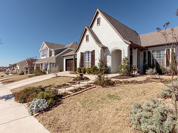 3rd image of 125 Bluestem Ln