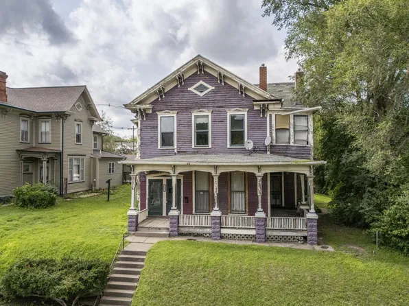 213 W 3rd St, Muscatine, IA 52761