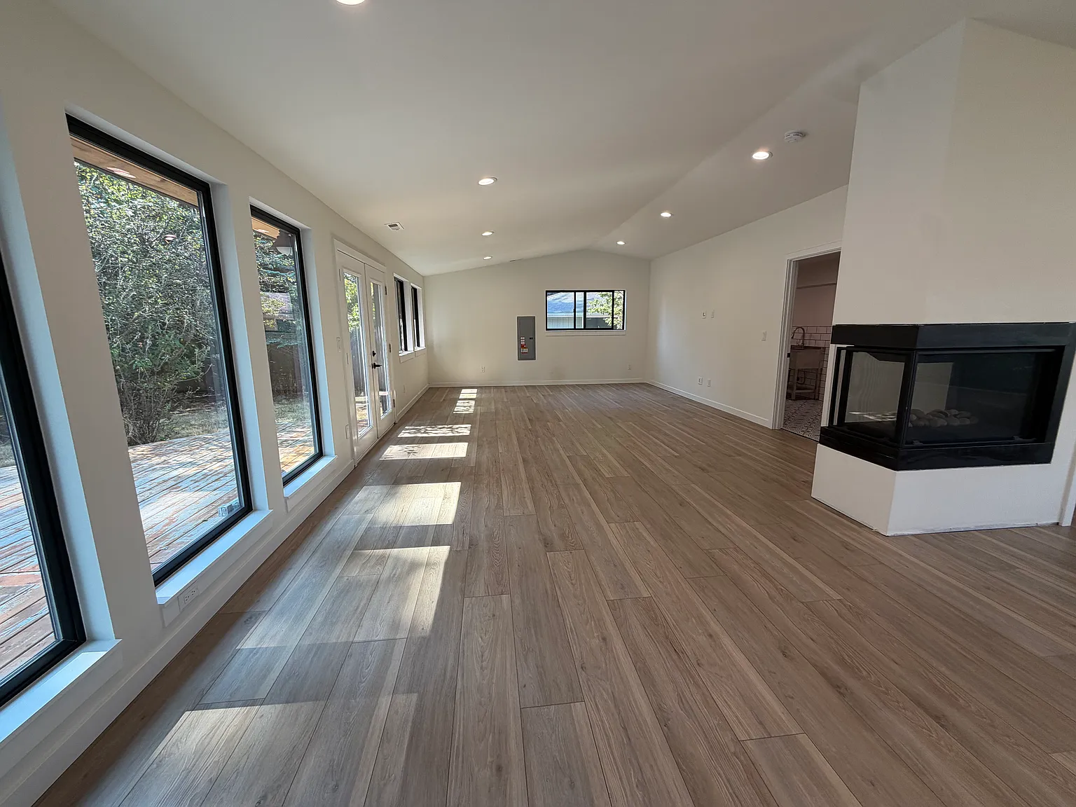 3 bed, 2.5 bath, 1800 sqft, $4,800 — Photo 4