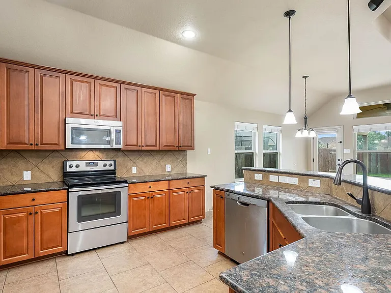 15606 Fox Ln — Photo 6