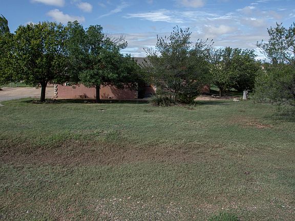 3rd image of 1906 Crestview Ave