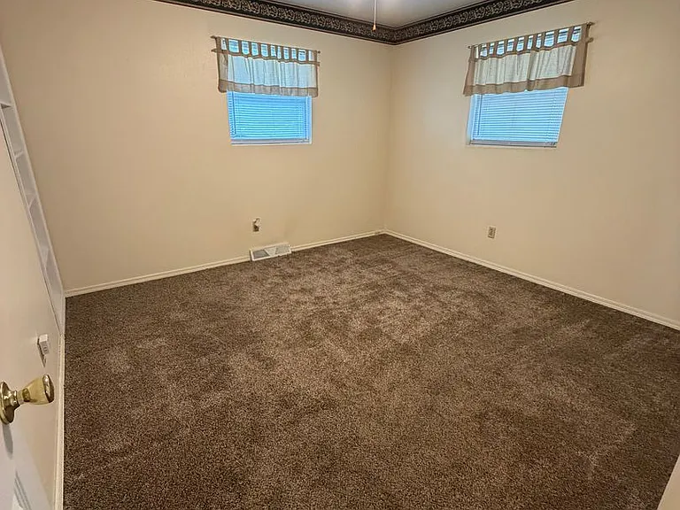 412 S Duke Ave — Photo 24