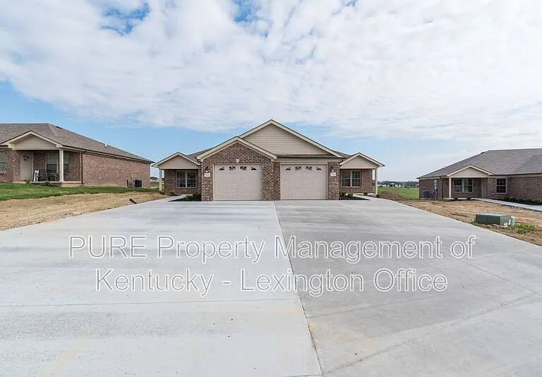 723 Leeward Ct — Photo 2