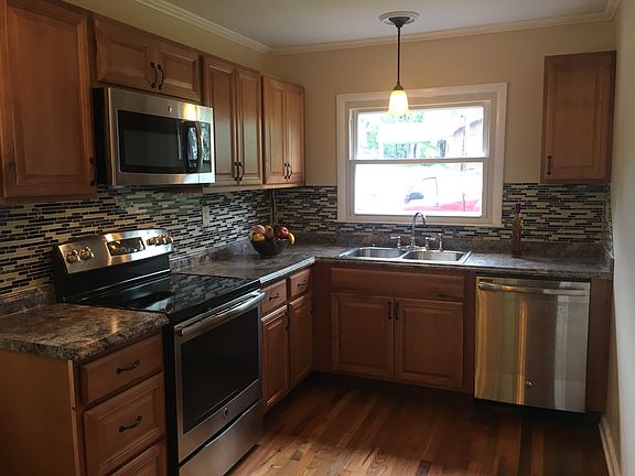 New appl, cabinets, backspls