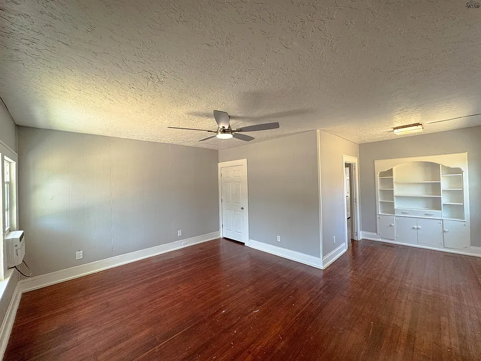 1824 Collins Ave