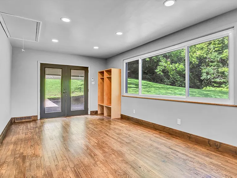 5004 Holston Dr — Photo 10