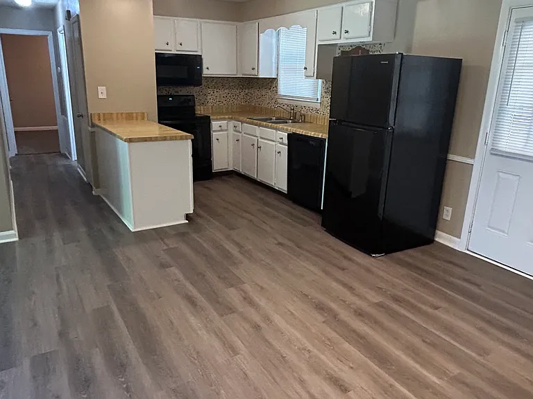 208 Dana Ct — Photo 4