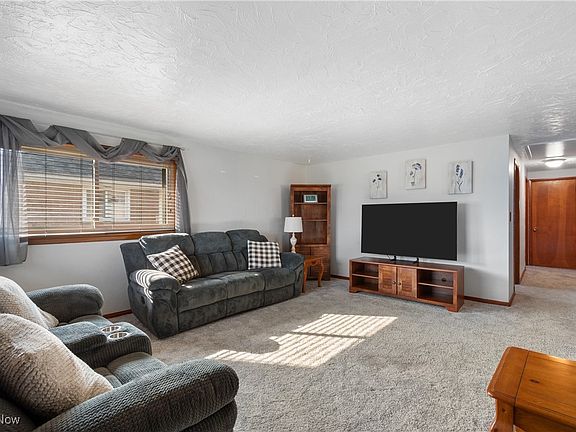 4th image of 348 Woodland Ave
