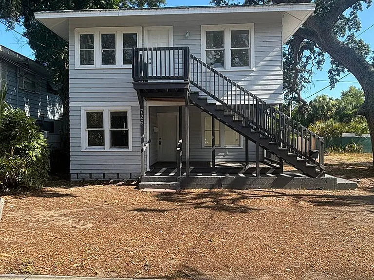 726 35th Ave S — Photo 1