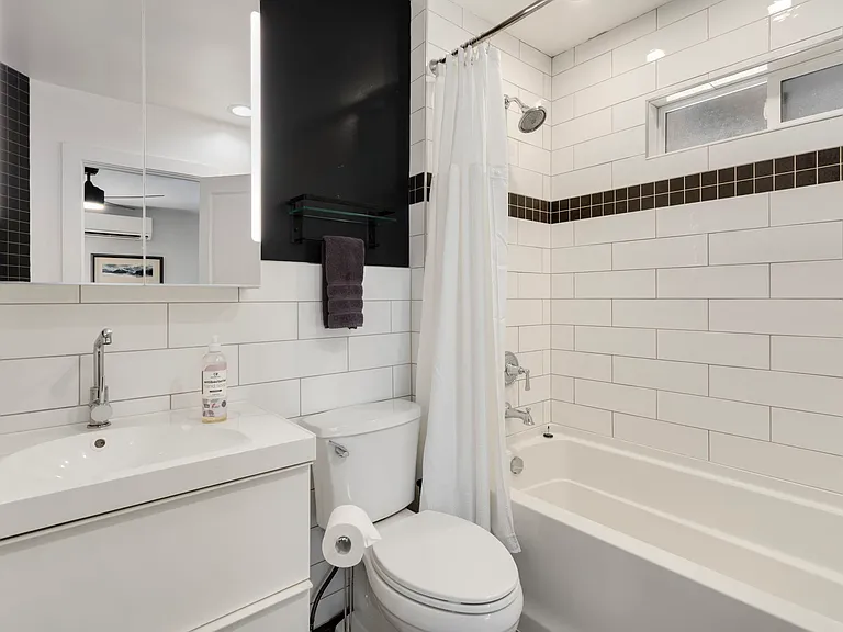 215 N Sherwood St — Photo 14