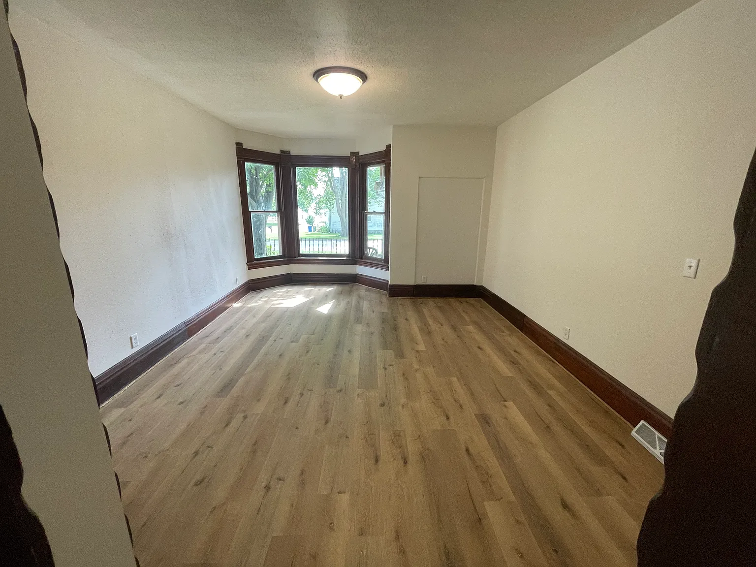 2 bed, 800 sqft, $1,050 — Photo 3
