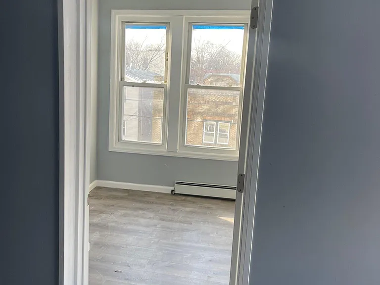 568 Bergen St — Photo 3