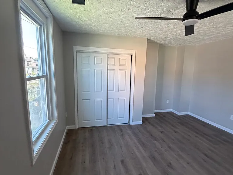 215 Latimer Ave — Photo 7