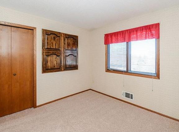4th image of 2378 Teakwood Dr E
