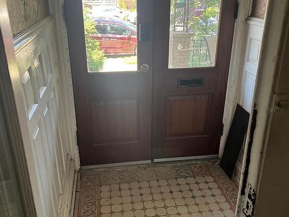 2nd image of 4818 Warrington Ave