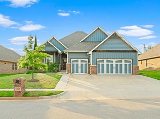 3109 Hunter Crest Dr, Edmond, OK 73034