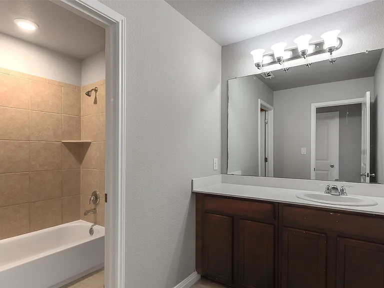 2929 Harvester Ln — Photo 22