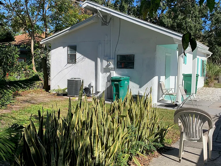 1360 Daytona Ave — Photo 2