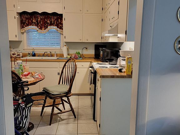 5th image of 903 Sanford Rd