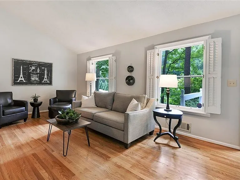 130 Cains Cove Dr — Photo 10
