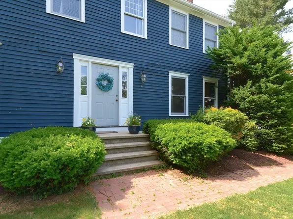 3 Willow Crest Way, Medway, MA 02053