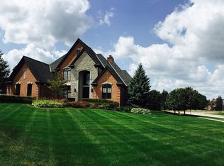 23772 Point O Woods Ct, South Lyon, MI 48178