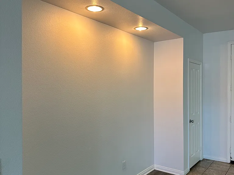 1681 Julia Way — Photo 3