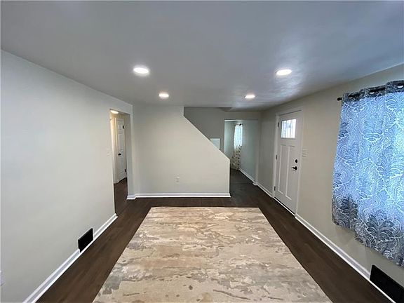 4th image of 6850 Royal Dr