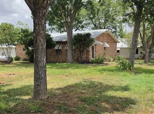 305 WALTOM AVE, Jourdanton, TX 78026