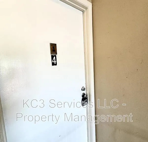 8717 Countryshire Ln — Photo 3