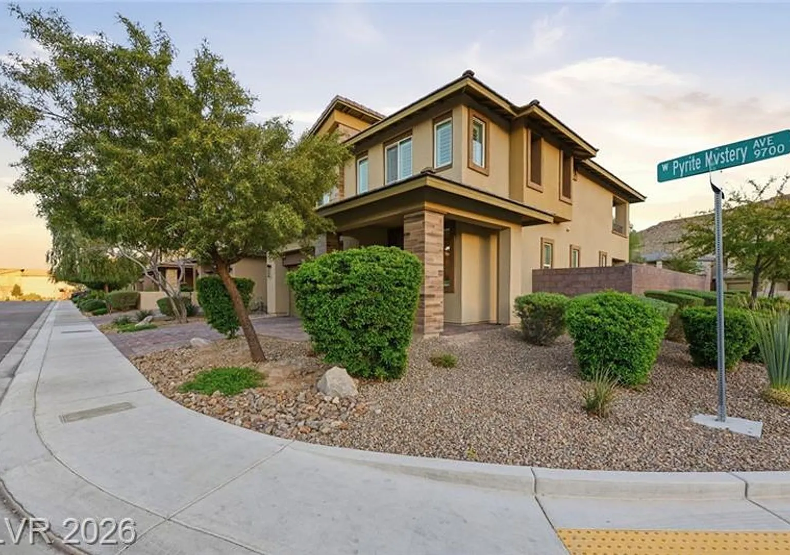 Gated/Corner Lot - Highly Upgraded 3bd/2.5ba — Photo 1