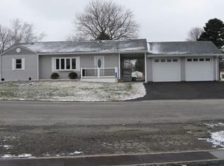 2427 Willowhurst Cir, New Castle, PA 16101