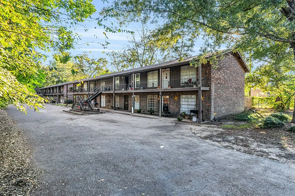 2 bed, 800 sqft, $795 — Photo 2