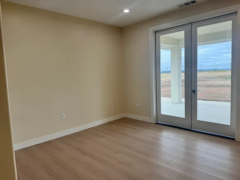 800 Las Animas Ave — Photo 9