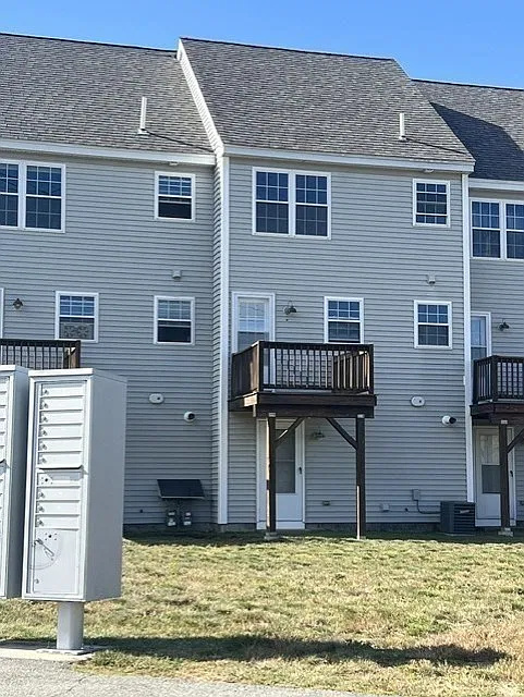 2 bed, 1.5 bath, 1215 sqft, $3,000 — Photo 2