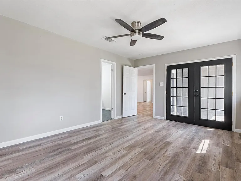 1106 Hackberry Dr — Photo 11