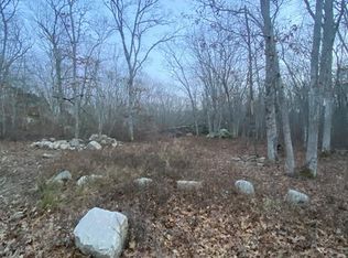 8 Ledgemont Ln, Dartmouth, MA 02748