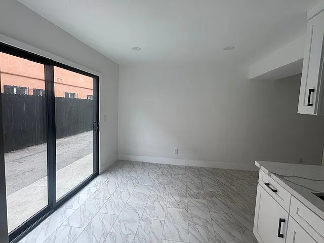 2668 Randolph St — Photo 10