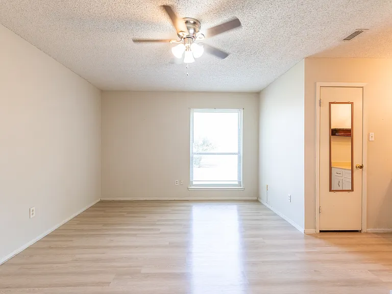 1733 Chucker Ct — Photo 14