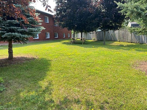 3rd image of 209 Sutherland Cres