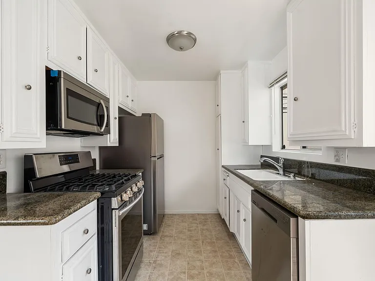 11861 Texas Ave #6 — Photo 16