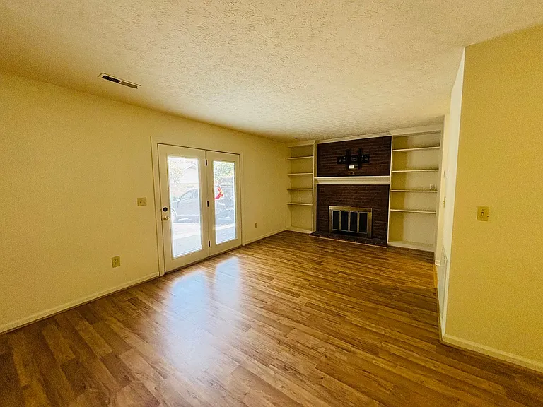 1704 Emerald St — Photo 7