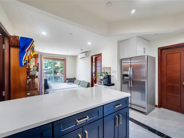 74-25 43rd Avenue image 12 of 20