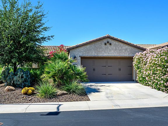 Curb Appeal w Color & Foliage