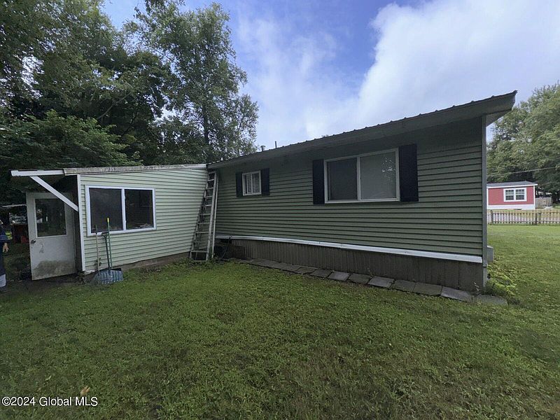 5th image of 107 Holly Lane
