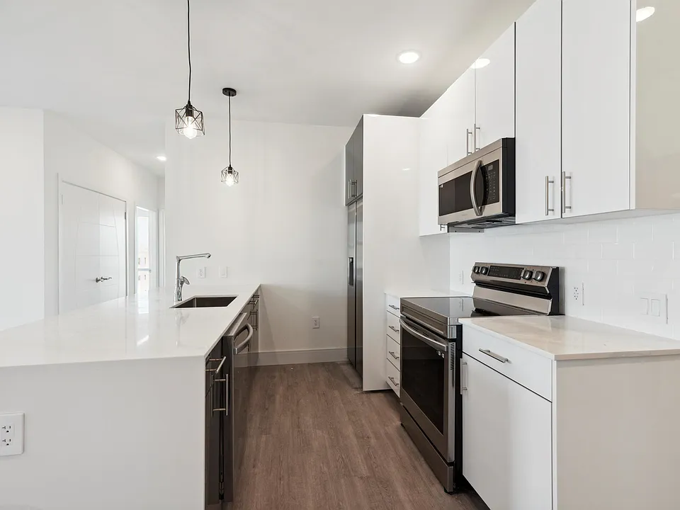 1225 E Fletcher St #212